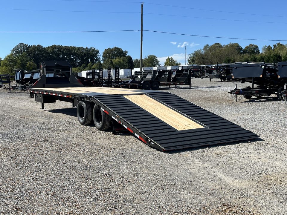 New 2027 MAXXD Hydraulic Dovetail Gooseneck Trailer | 34' x 102' 25.9K GVWR