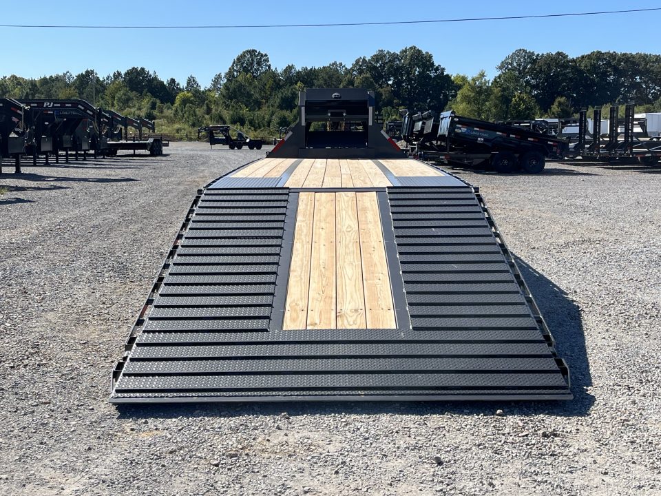 New 2027 MAXXD Hydraulic Dovetail Gooseneck Trailer | 34' x 102' 25.9K GVWR