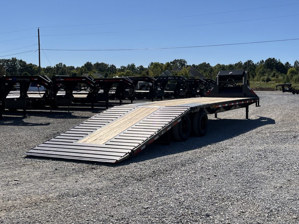 New 2027 MAXXD Hydraulic Dovetail Gooseneck Trailer | 34' x 102' 25.9K GVWR