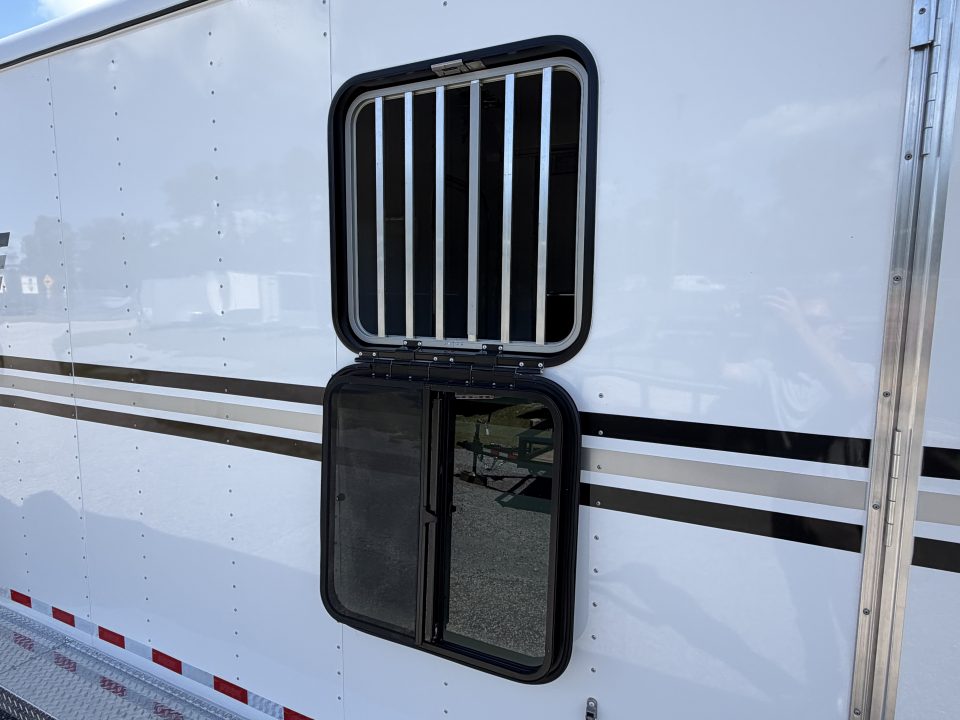 New 2027 Gore Trailers GN 2+1 w/DR and Side Ramp Horse Trailer