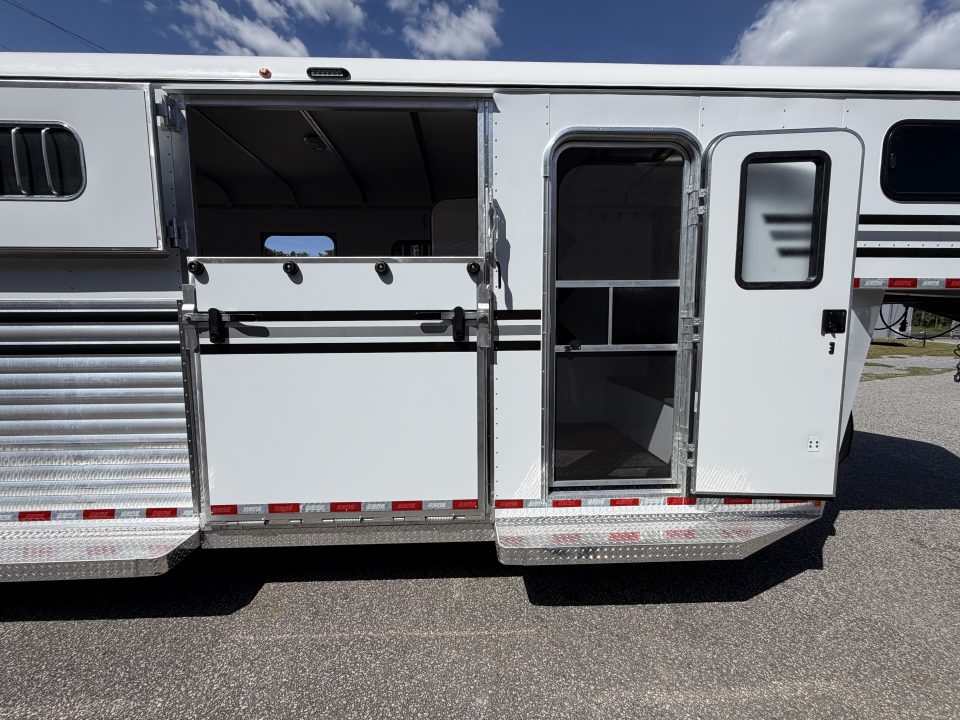 New 2027 Gore Trailers GN 2+1 w/DR and Side Ramp Horse Trailer