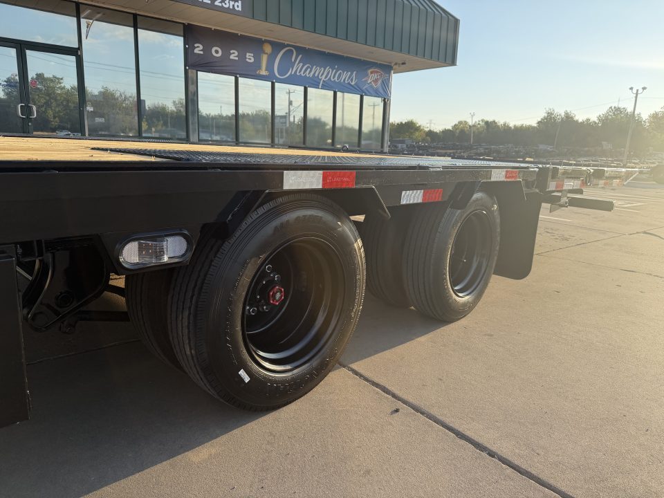 New #394618 2027 LOAD TRAIL GL 32 X 102 DUAL TANDEM LOW-PRO 24K GOOSENECK W/ HYDRAULIC DOVETAIL & JACKS