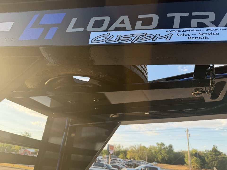 New #394618 2027 LOAD TRAIL GL 32 X 102 DUAL TANDEM LOW-PRO 24K GOOSENECK W/ HYDRAULIC DOVETAIL & JACKS
