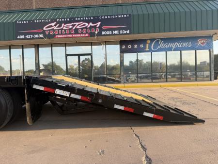 New #394618 2027 LOAD TRAIL GL 32 X 102 DUAL TANDEM LOW-PRO 24K GOOSENECK W/ HYDRAULIC DOVETAIL & JACKS