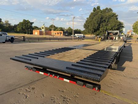 New #394618 2027 LOAD TRAIL GL 32 X 102 DUAL TANDEM LOW-PRO 24K GOOSENECK W/ HYDRAULIC DOVETAIL & JACKS