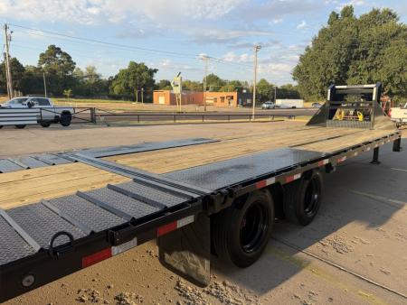 New #394618 2027 LOAD TRAIL GL 32 X 102 DUAL TANDEM LOW-PRO 24K GOOSENECK W/ HYDRAULIC DOVETAIL & JACKS