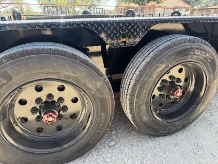 New 2027 MAXX-D C8X8324G-8884 Flatbed Trailer