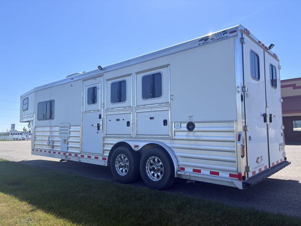 Used 2014 4-Star Trailers 3H 10'LQ Horse Trailer with Drop Down Bunk