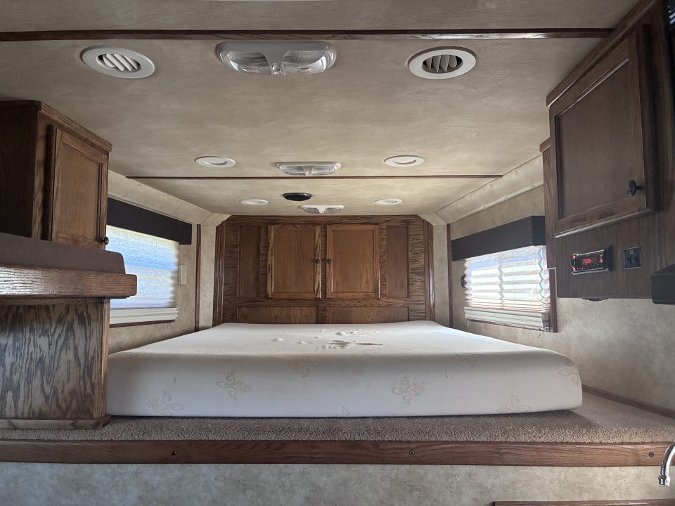 Used 2014 4-Star Trailers 3H 10'LQ Horse Trailer with Drop Down Bunk