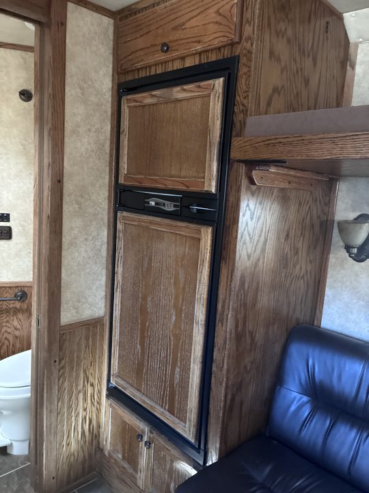 Used 2014 4-Star Trailers 3H 10'LQ Horse Trailer with Drop Down Bunk
