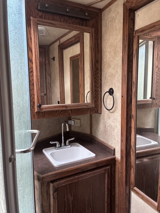 Used 2014 4-Star Trailers 3H 10'LQ Horse Trailer with Drop Down Bunk