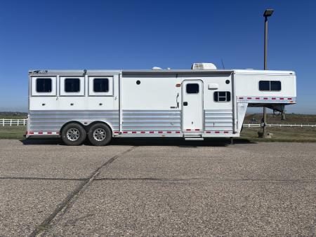 Used 2014 4-Star Trailers 3H 10'LQ Horse Trailer with Drop Down Bunk