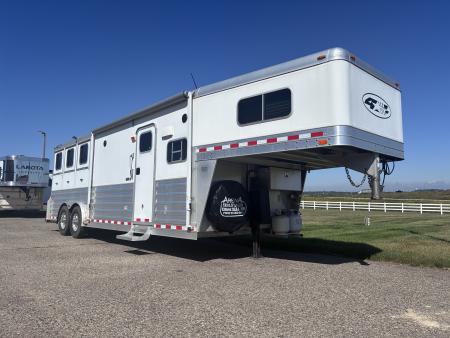 Used 2014 4-Star Trailers 3H 10'LQ Horse Trailer with Drop Down Bunk