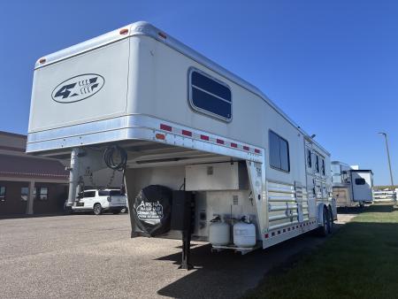 Used 2014 4-Star Trailers 3H 10'LQ Horse Trailer with Drop Down Bunk