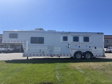 Used 2014 4-Star Trailers 3H 10'LQ Horse Trailer with Drop Down Bunk
