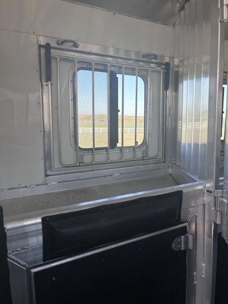 Used 2014 4-Star Trailers 3H 10'LQ Horse Trailer with Drop Down Bunk