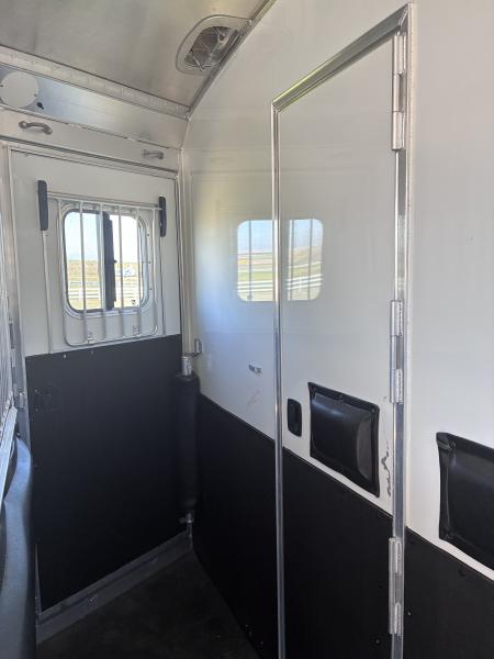 Used 2014 4-Star Trailers 3H 10'LQ Horse Trailer with Drop Down Bunk