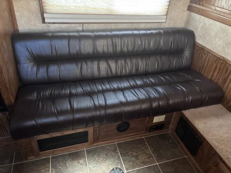 Used 2014 4-Star Trailers 3H 10'LQ Horse Trailer with Drop Down Bunk