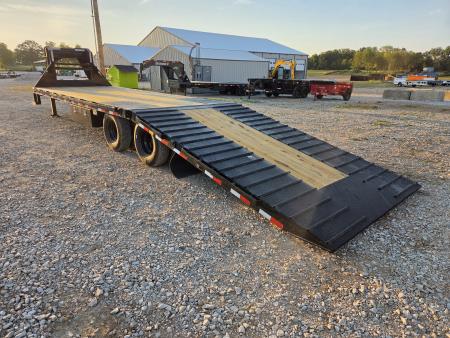 New 2027 Load Trail 102X32 TANDEM LO-PRO GOOSENECK W/12' CLETED HYDROTAIL HYDROJACKS & 10K AXLES
