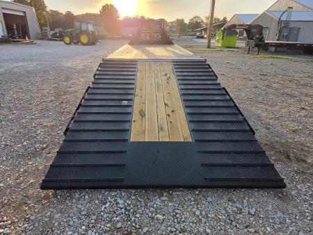 New 2027 Load Trail 102X32 TANDEM LO-PRO GOOSENECK W/12' CLETED HYDROTAIL HYDROJACKS & 10K AXLES
