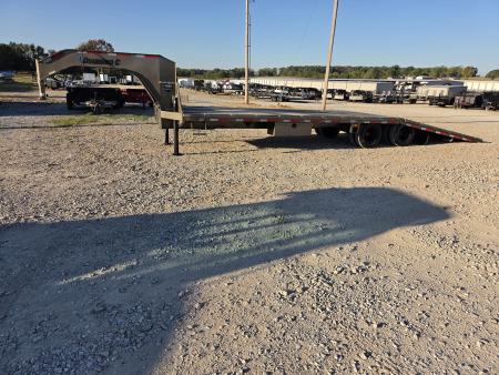 Used 2025 Diamond C 102X32 FMAX210 HYDROTAIL W/HYDROJACKS & 12K WINCH IN NECK