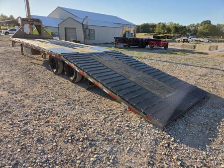 Used 2025 Diamond C 102X32 FMAX210 HYDROTAIL W/HYDROJACKS & 12K WINCH IN NECK