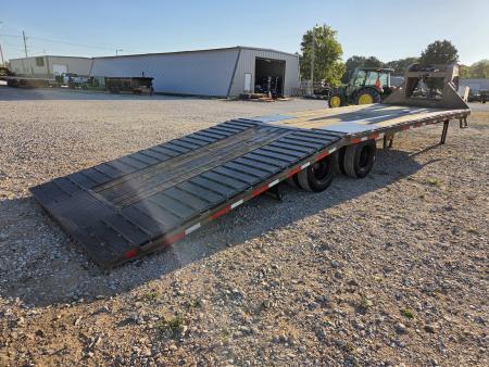 Used 2025 Diamond C 102X32 FMAX210 HYDROTAIL W/HYDROJACKS & 12K WINCH IN NECK