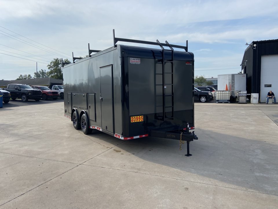 New United Trailers UXT-8.5X20 Contractor