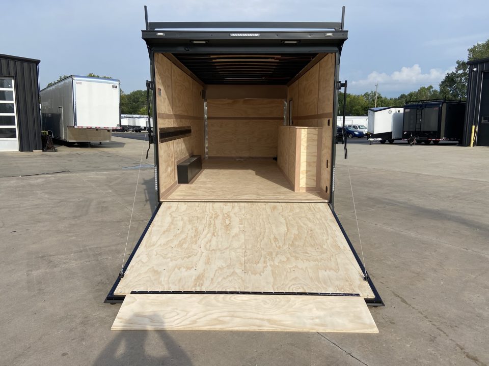 New United Trailers UXT-8.5X20 Contractor