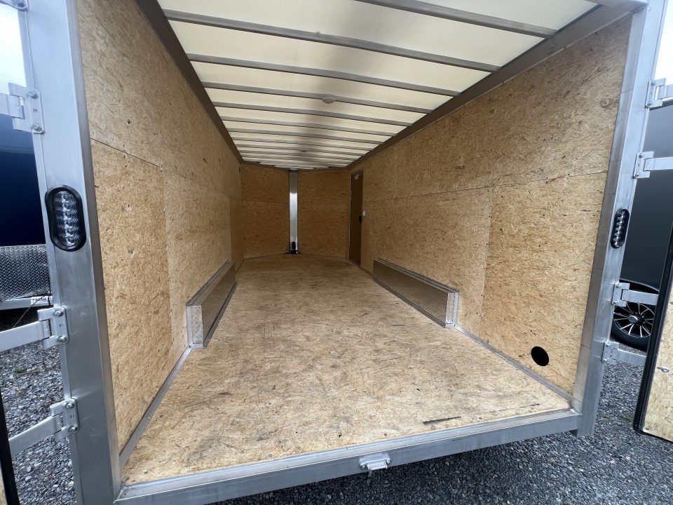 2027 E-Z Hauler photo 9