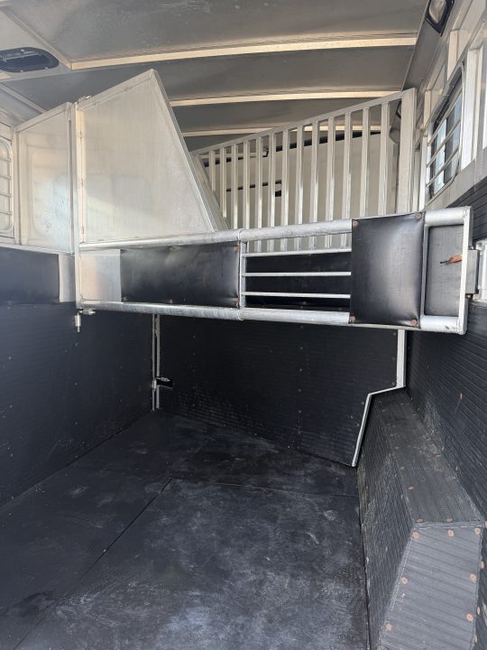 Used 2000 Sundowner 3 Horse Gooseneck Midtack 12'5" Living Quarters With Generator Horse Trailer
