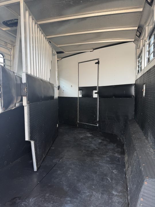 Used 2000 Sundowner 3 Horse Gooseneck Midtack 12'5" Living Quarters With Generator Horse Trailer