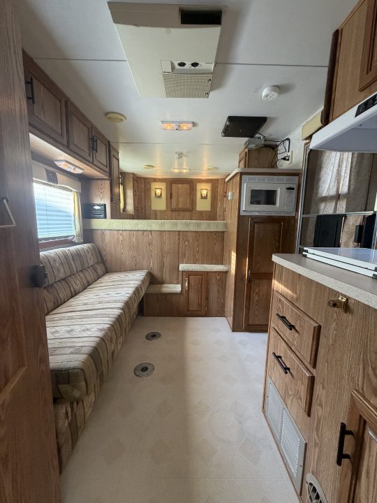 Used 2000 Sundowner 3 Horse Gooseneck Midtack 12'5" Living Quarters With Generator Horse Trailer