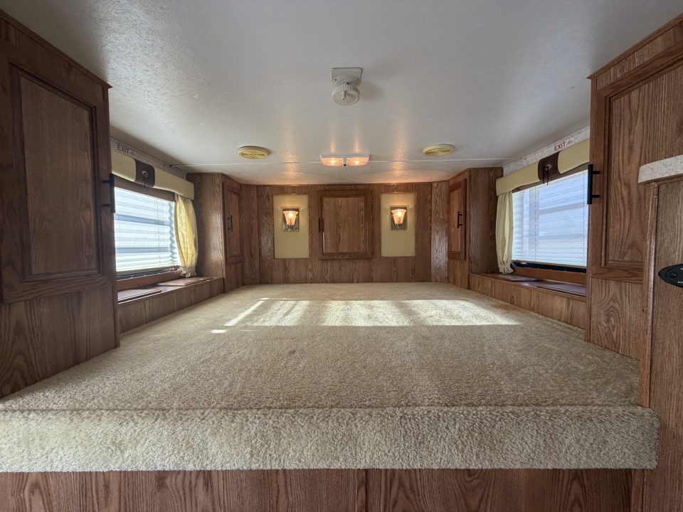 Used 2000 Sundowner 3 Horse Gooseneck Midtack 12'5" Living Quarters With Generator Horse Trailer