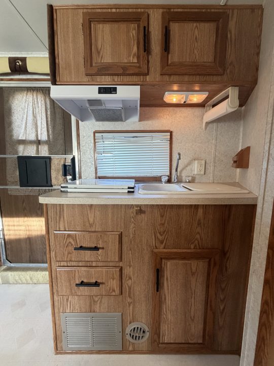 Used 2000 Sundowner 3 Horse Gooseneck Midtack 12'5" Living Quarters With Generator Horse Trailer