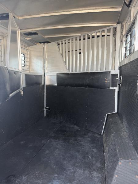 Used 2000 Sundowner 3 Horse Gooseneck Midtack 12'5" Living Quarters With Generator Horse Trailer