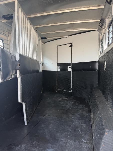 Used 2000 Sundowner 3 Horse Gooseneck Midtack 12'5" Living Quarters With Generator Horse Trailer