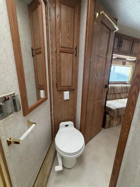 Used 2000 Sundowner 3 Horse Gooseneck Midtack 12'5" Living Quarters With Generator Horse Trailer