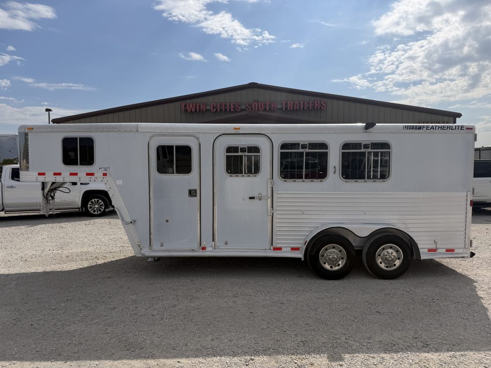 Used 2002 Featherlite 3 Horse Gooseneck Horse Trailer