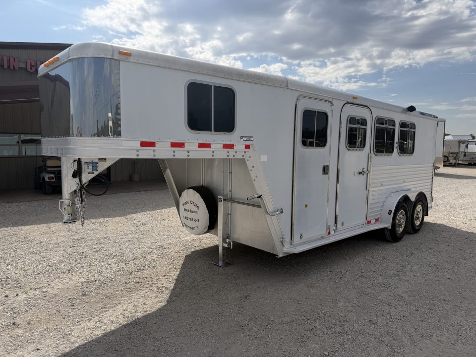 Used 2002 Featherlite 3 Horse Gooseneck Horse Trailer