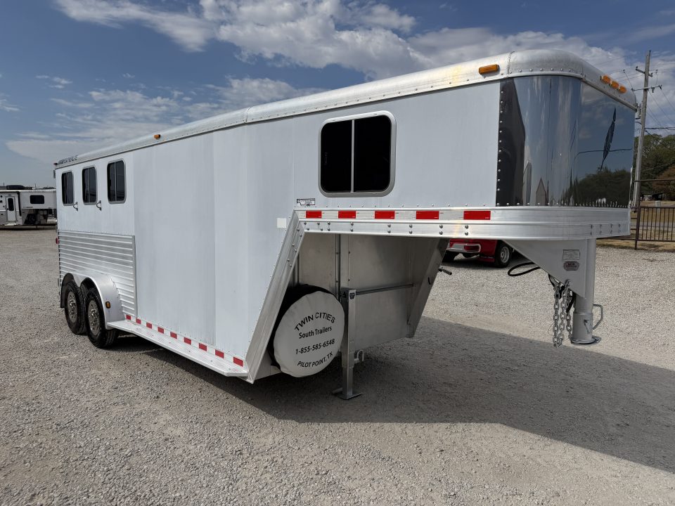 Used 2002 Featherlite 3 Horse Gooseneck Horse Trailer