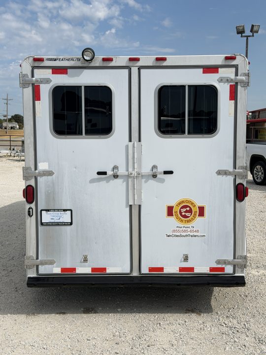 Used 2002 Featherlite 3 Horse Gooseneck Horse Trailer