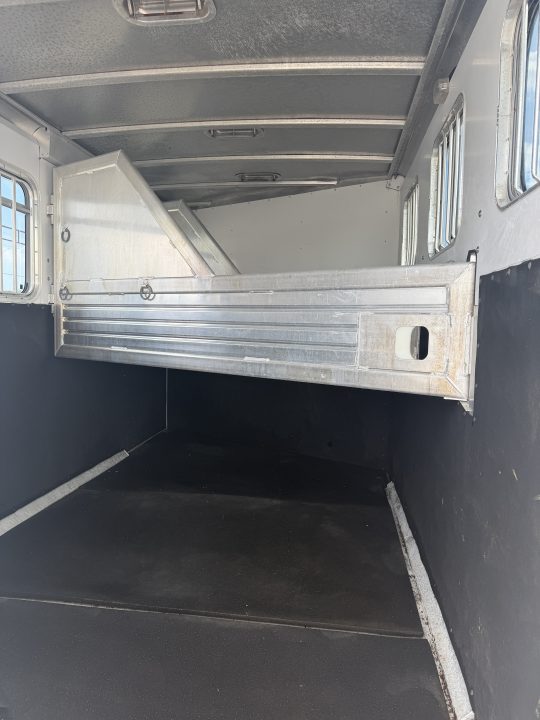 Used 2002 Featherlite 3 Horse Gooseneck Horse Trailer