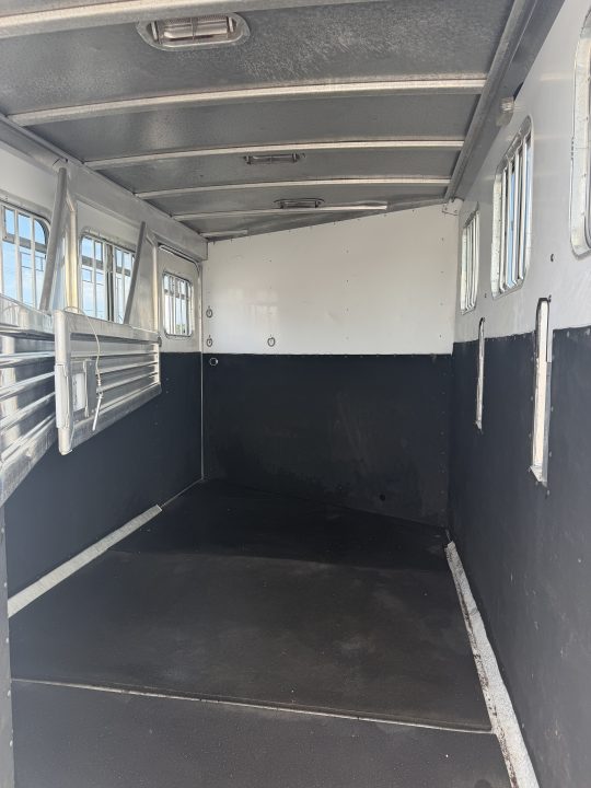 Used 2002 Featherlite 3 Horse Gooseneck Horse Trailer