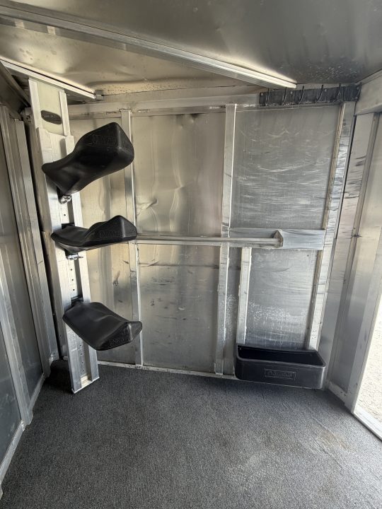 Used 2002 Featherlite 3 Horse Gooseneck Horse Trailer