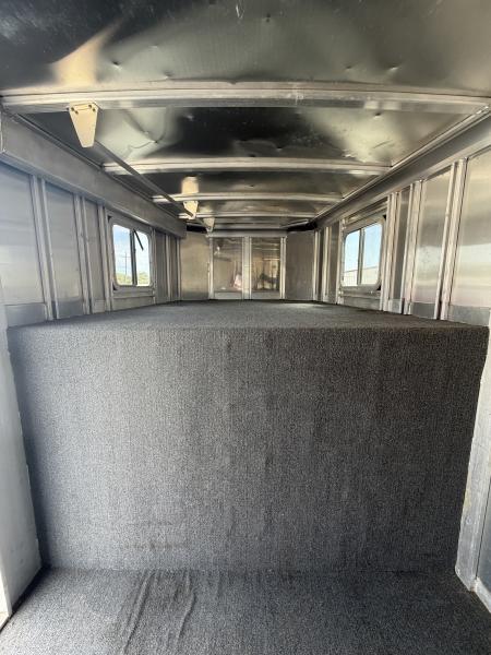 Used 2002 Featherlite 3 Horse Gooseneck Horse Trailer