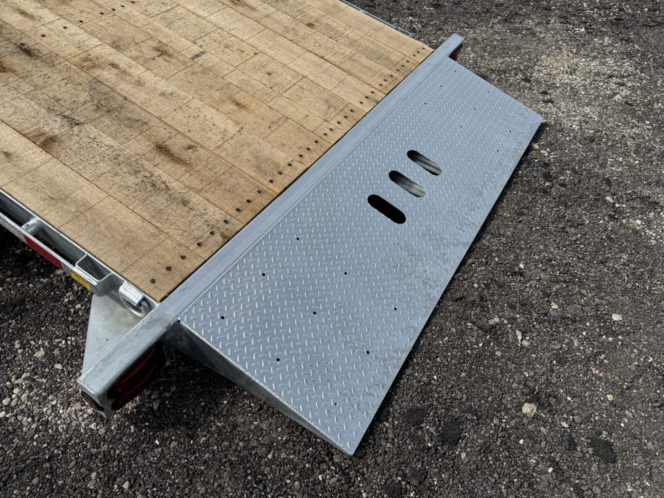 New 2027 Behnke TBCT2220ET-10K Tilt Trailer