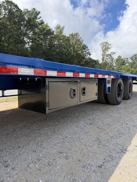 New 2027 Iron Bull FHG0236122 LEGENDARY RESERVE RUSTY WRIGHT EDITION Hydraulic Dovetail Deck over Trailer/ 12 ton / Hydraulic Jacks / Wireless Remote / Solar Panel Charger
