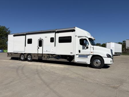 Used 2015 Renegade 3400AM 2 Bathrooms
