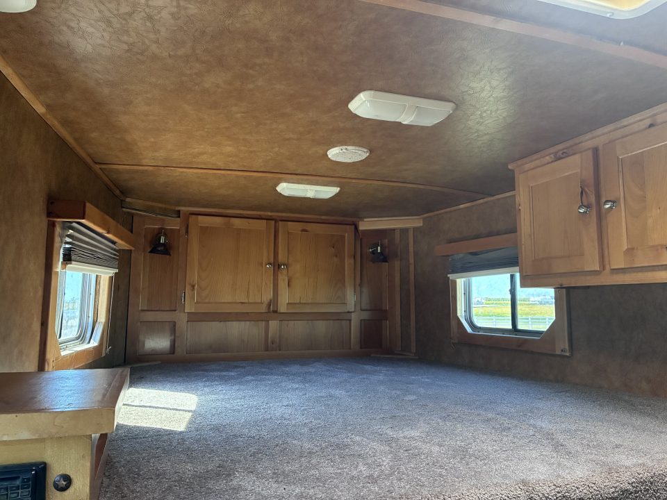 Used 2010 Exiss 4H GN Sport ES-400 Weekender Horse Trailer